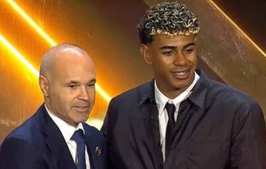 加西亚：处境艰难时是新教练组帮全队稳住心态，最终完成保级