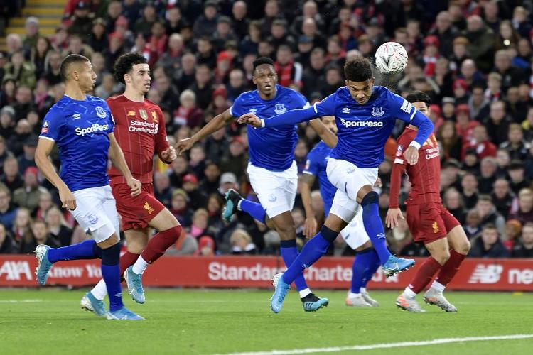 篮球湖人替补球员获得更多出场时间